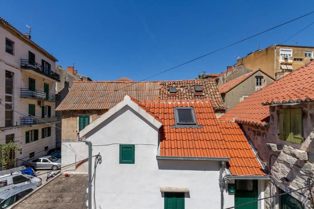 Romantic Apartment In Center Split Exterior photo