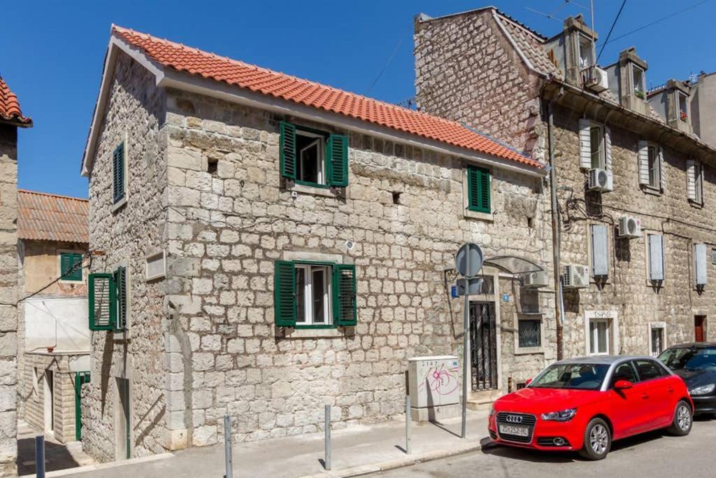 Romantic Apartment In Center Split Exterior photo